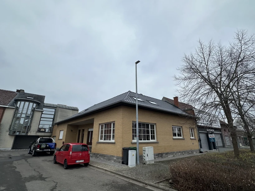 Totale dakrenovatie van 2 woningen te Viane