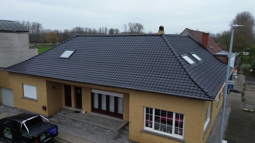 Totale dakrenovatie van 2 woningen te Viane