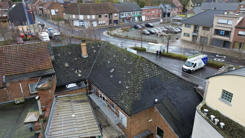 Totale dakrenovatie van 2 woningen te Viane