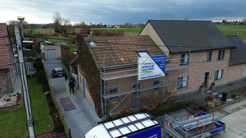 Totale dakrenovatie te Tollembeek